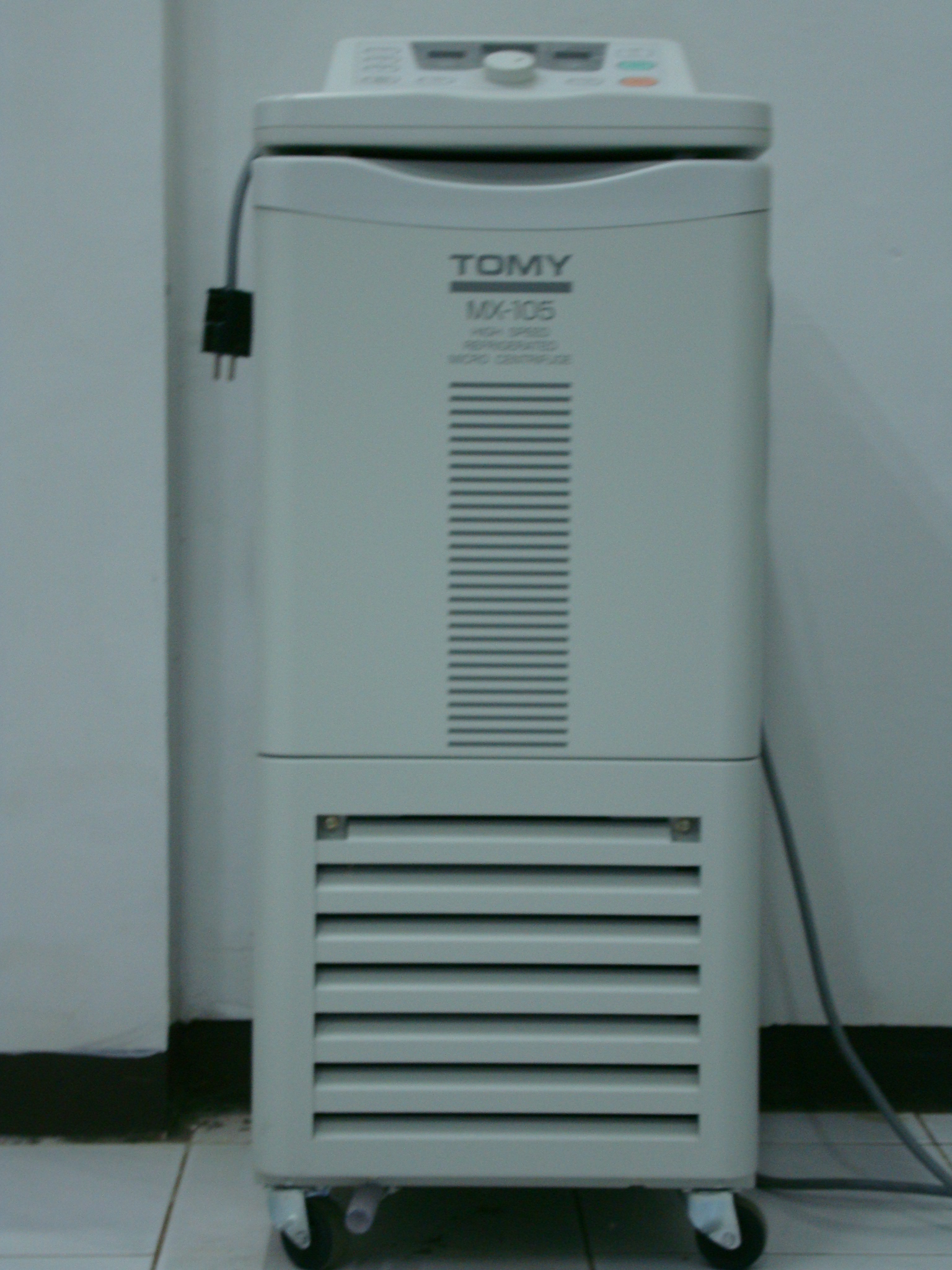 Centrifuge Merk : TOMY , Type : MX-105